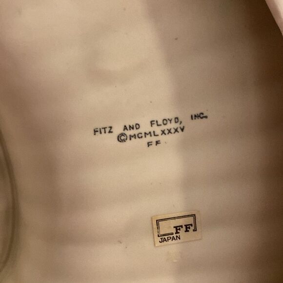 Fitz and Floyd Cream Ceramic Piece - Picture 11 of 11